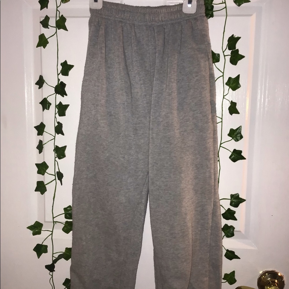 Grey sweatpants🤍